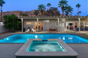 On The Rox- Luxury Refreshing Mid-Century Mod- Pool, Spa, Firepit, Outdoor Kitchen & More